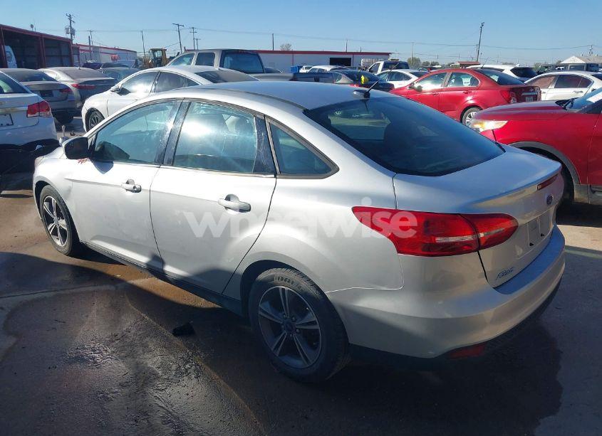 Photo 3 of 2018 Ford Focus SE (VIN 1FADP3FE5JL258893)