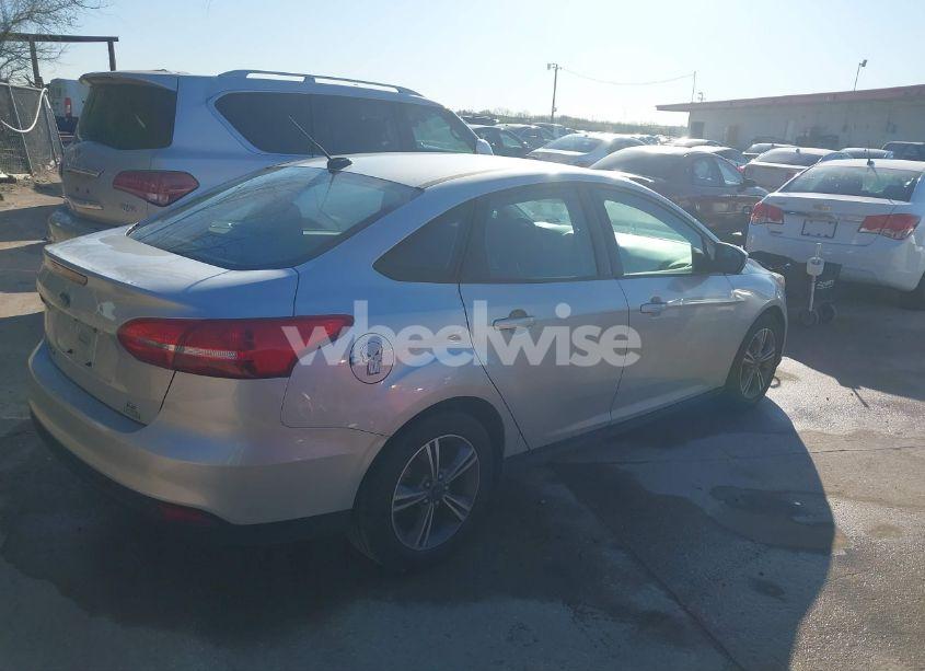 Photo 4 of 2018 Ford Focus SE (VIN 1FADP3FE5JL258893)