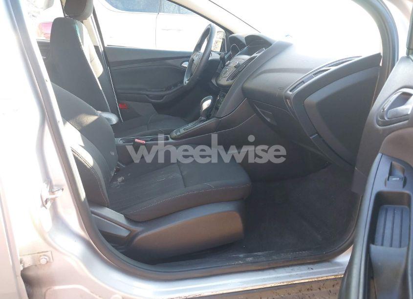 Photo 5 of 2018 Ford Focus SE (VIN 1FADP3FE5JL258893)