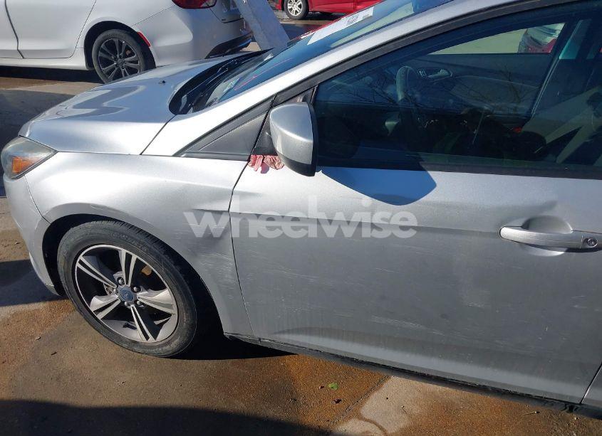 Photo 6 of 2018 Ford Focus SE (VIN 1FADP3FE5JL258893)