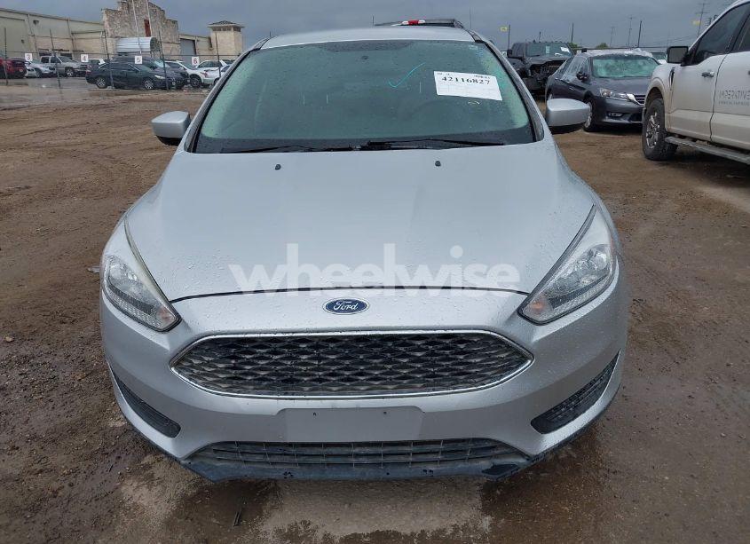Photo 12 of 2018 Ford Focus SE (VIN 1FADP3FE5JL269490)