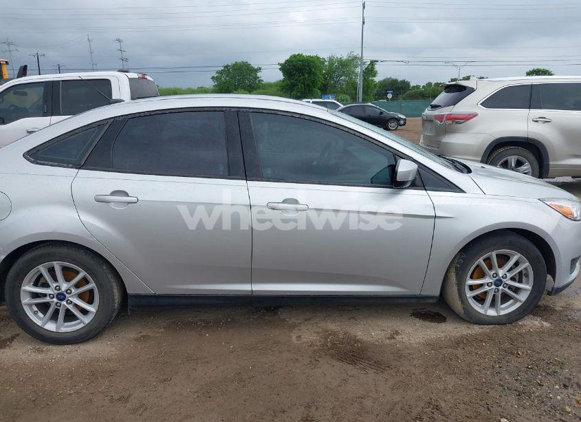 Photo 13 of 2018 Ford Focus SE (VIN 1FADP3FE5JL269490)