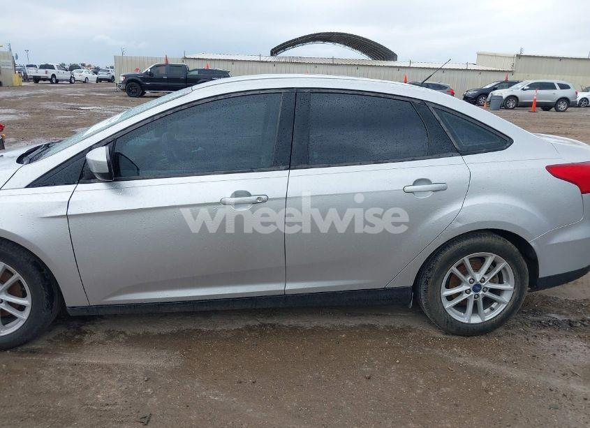 Photo 14 of 2018 Ford Focus SE (VIN 1FADP3FE5JL269490)