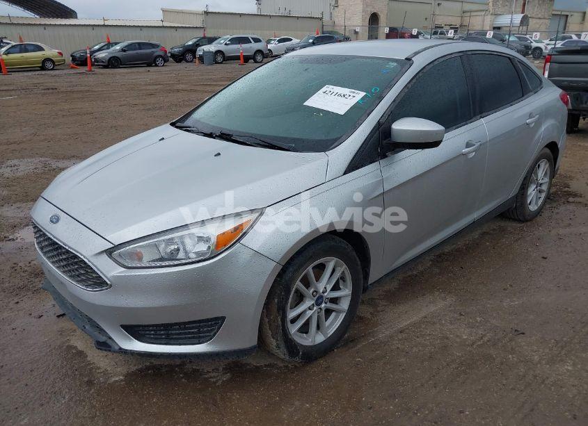 Photo 2 of 2018 Ford Focus SE (VIN 1FADP3FE5JL269490)