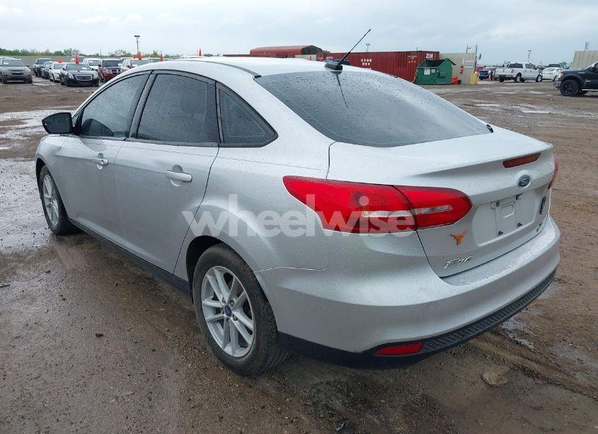 Photo 3 of 2018 Ford Focus SE (VIN 1FADP3FE5JL269490)