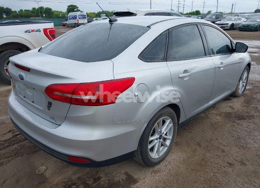 Photo 4 of 2018 Ford Focus SE (VIN 1FADP3FE5JL269490)