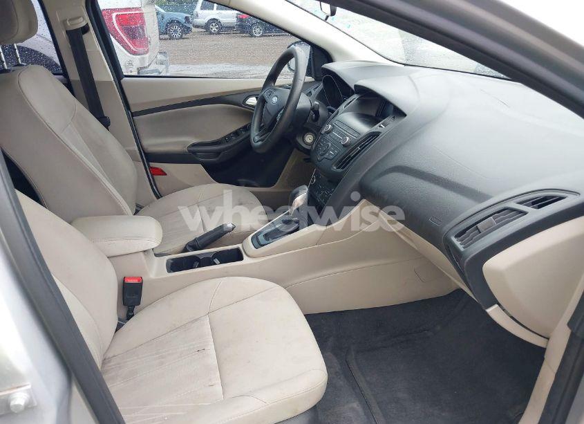 Photo 5 of 2018 Ford Focus SE (VIN 1FADP3FE5JL269490)