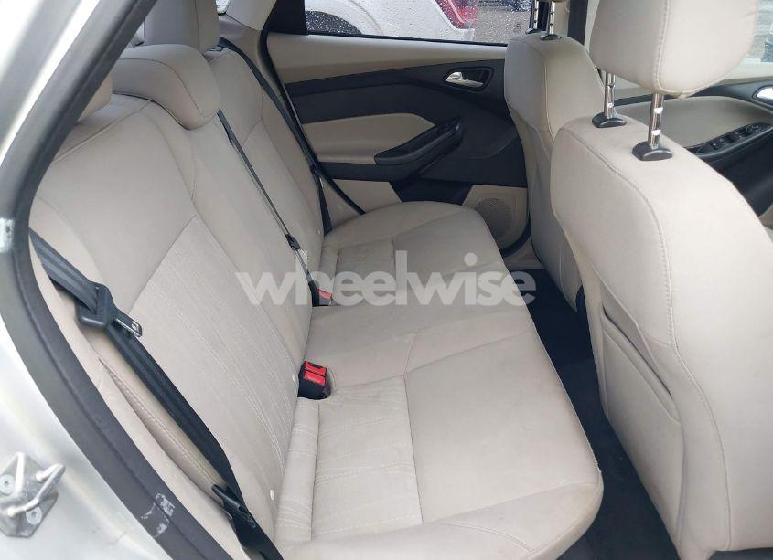 Photo 8 of 2018 Ford Focus SE (VIN 1FADP3FE5JL269490)