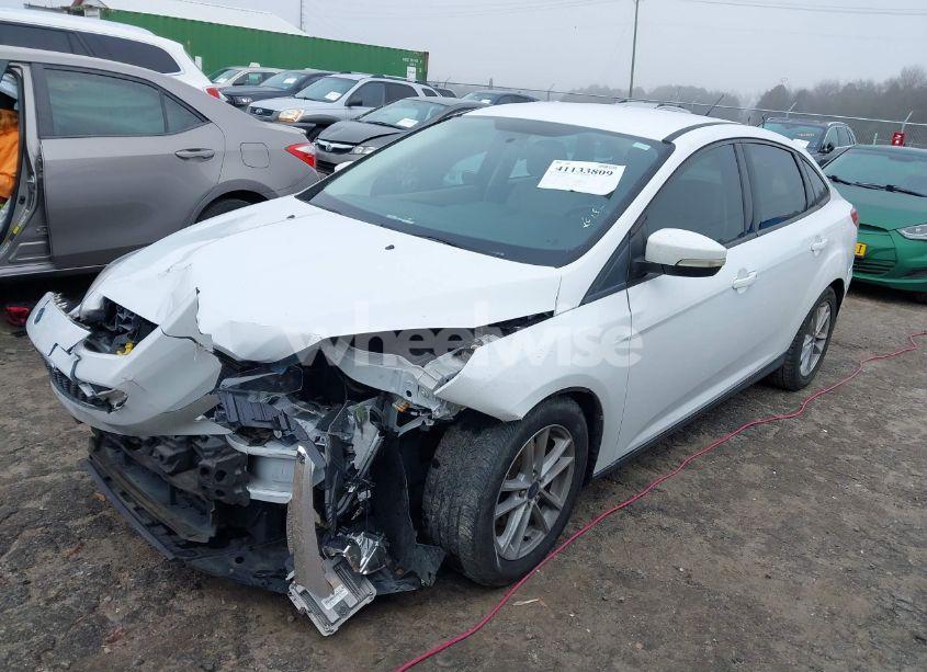 Photo 2 of 2018 Ford Focus SE (VIN 1FADP3FE5JL286323)