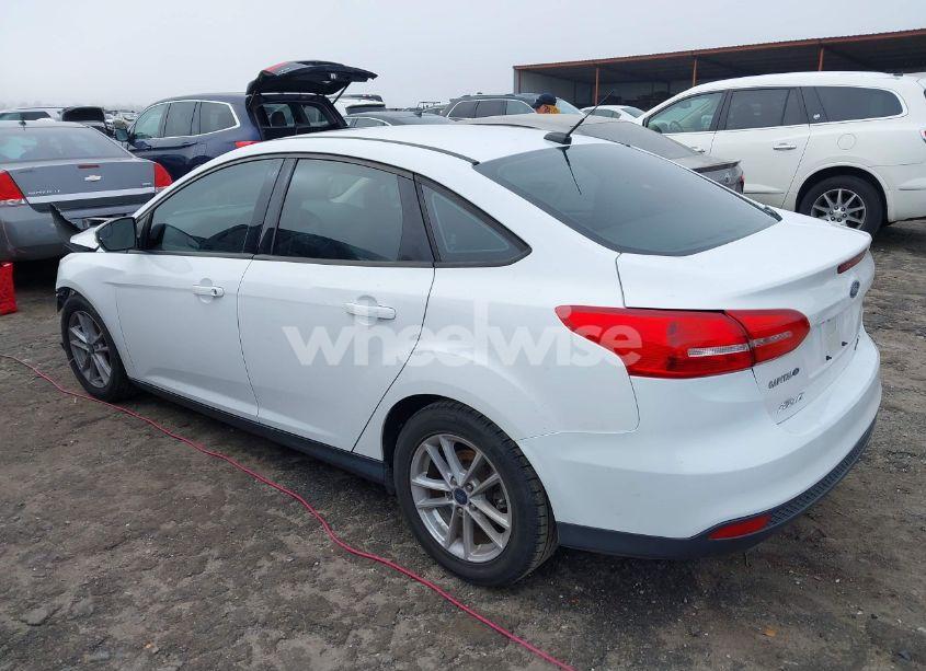 Photo 3 of 2018 Ford Focus SE (VIN 1FADP3FE5JL286323)