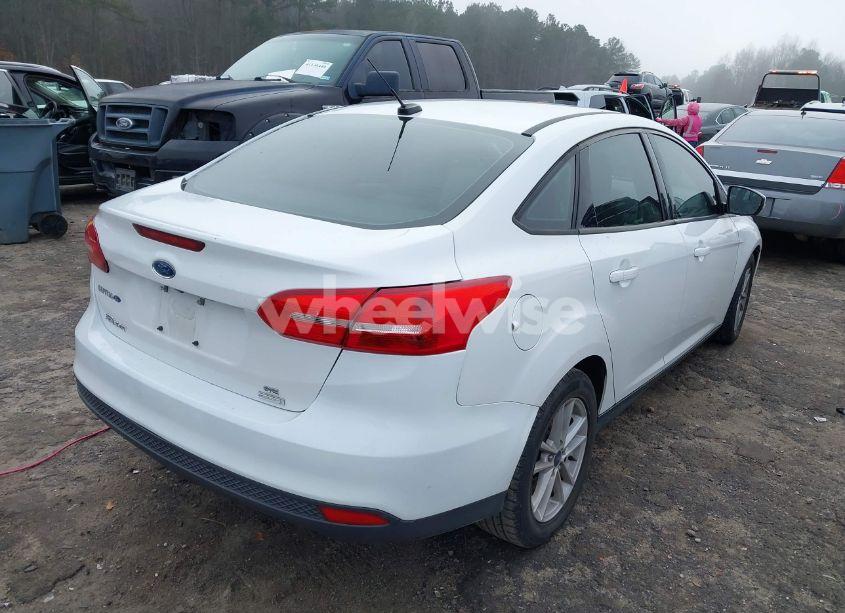 Photo 4 of 2018 Ford Focus SE (VIN 1FADP3FE5JL286323)