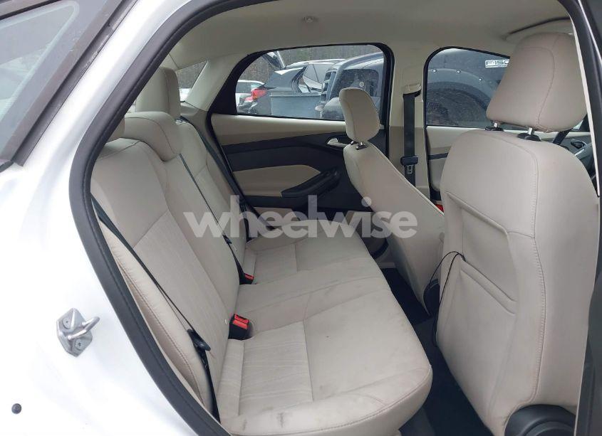 Photo 8 of 2018 Ford Focus SE (VIN 1FADP3FE5JL286323)