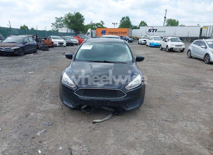 Photo 12 of 2018 Ford Focus SE (VIN 1FADP3FE5JL318316)
