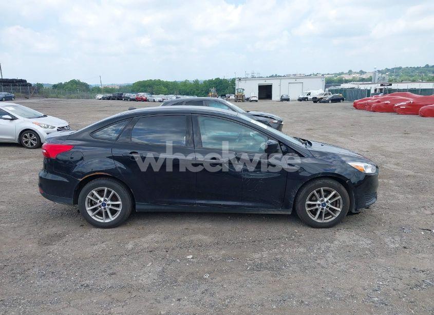Photo 13 of 2018 Ford Focus SE (VIN 1FADP3FE5JL318316)