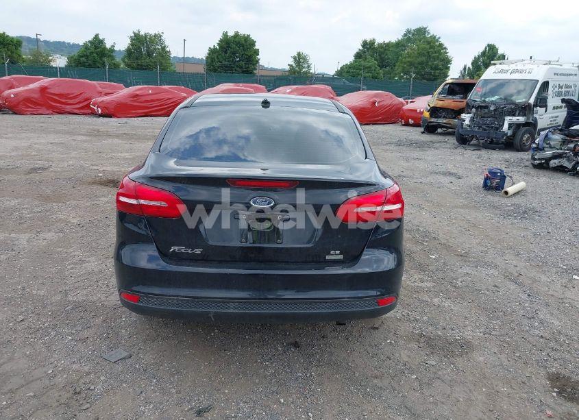 Photo 16 of 2018 Ford Focus SE (VIN 1FADP3FE5JL318316)