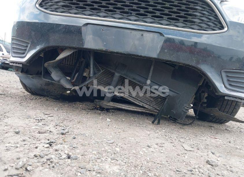 Photo 17 of 2018 Ford Focus SE (VIN 1FADP3FE5JL318316)