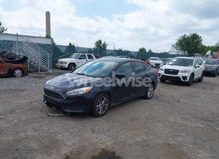 Photo 2 of 2018 Ford Focus SE (VIN 1FADP3FE5JL318316)