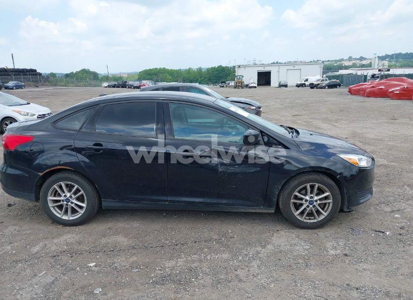 Photo 6 of 2018 Ford Focus SE (VIN 1FADP3FE5JL318316)