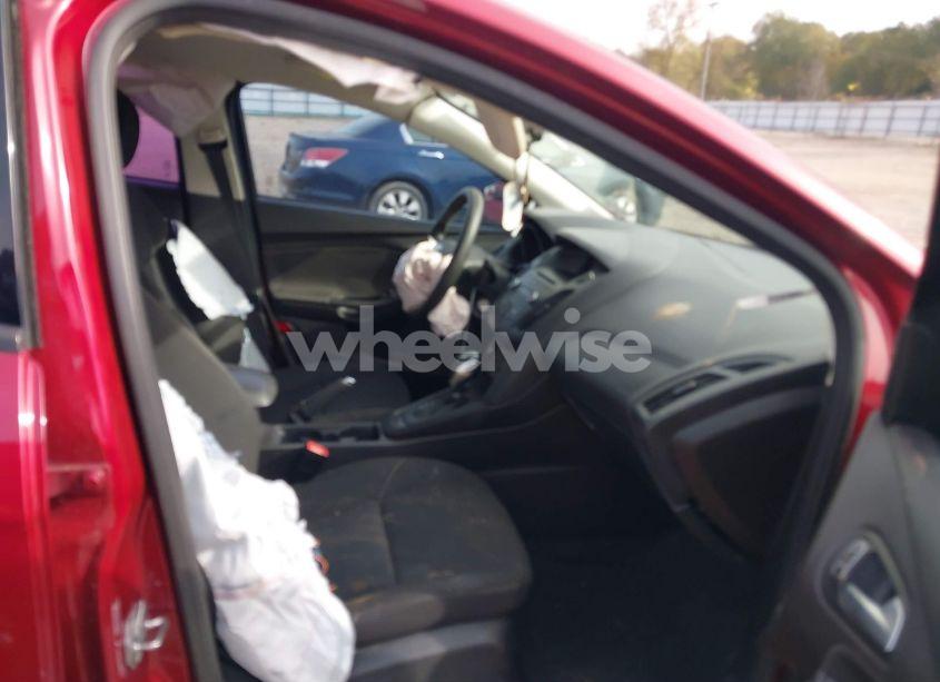 Photo 5 of 2016 Ford Focus SE (VIN 1FADP3FE6GL208688)