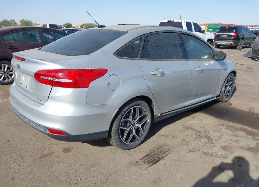 Photo 4 of 2017 Ford Focus SE (VIN 1FADP3FE6HL292884)