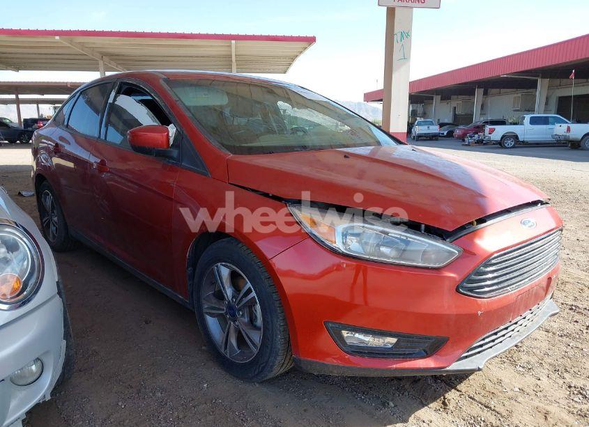 2018 Ford Focus SE (VIN 1FADP3FE6JL241214) main photo