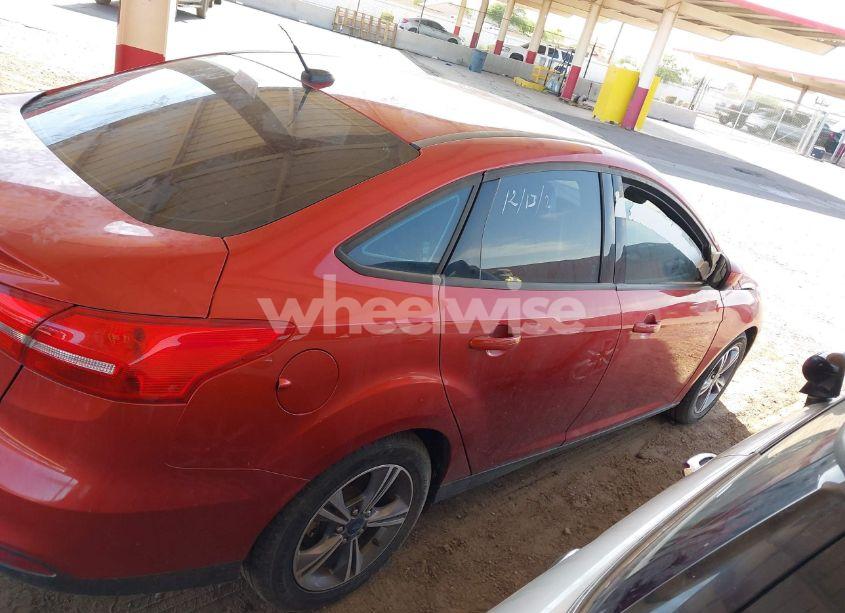 Photo 13 of 2018 Ford Focus SE (VIN 1FADP3FE6JL241214)