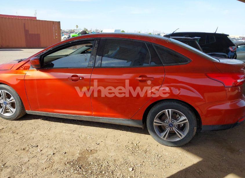 Photo 14 of 2018 Ford Focus SE (VIN 1FADP3FE6JL241214)