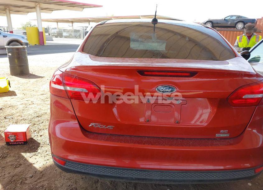 Photo 16 of 2018 Ford Focus SE (VIN 1FADP3FE6JL241214)