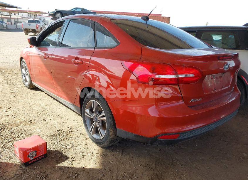 Photo 3 of 2018 Ford Focus SE (VIN 1FADP3FE6JL241214)