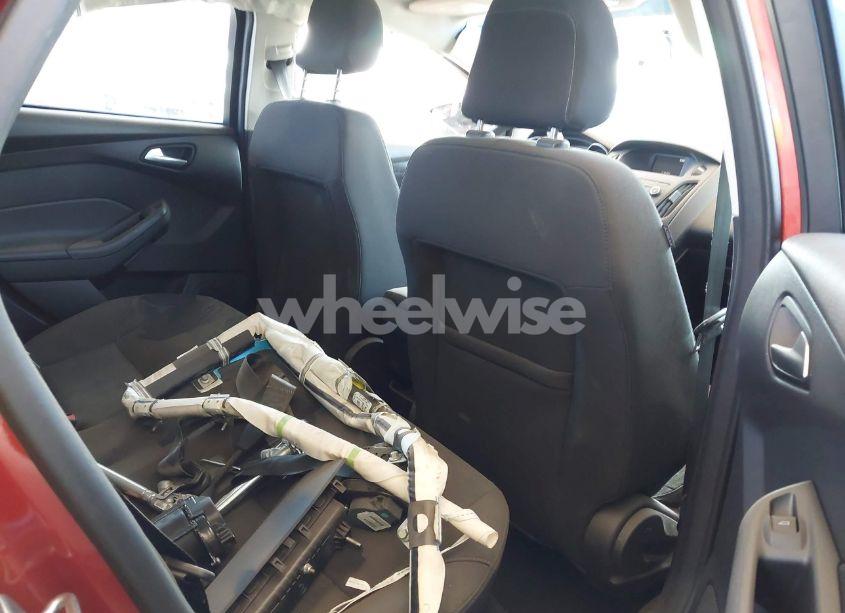 Photo 8 of 2018 Ford Focus SE (VIN 1FADP3FE6JL241214)