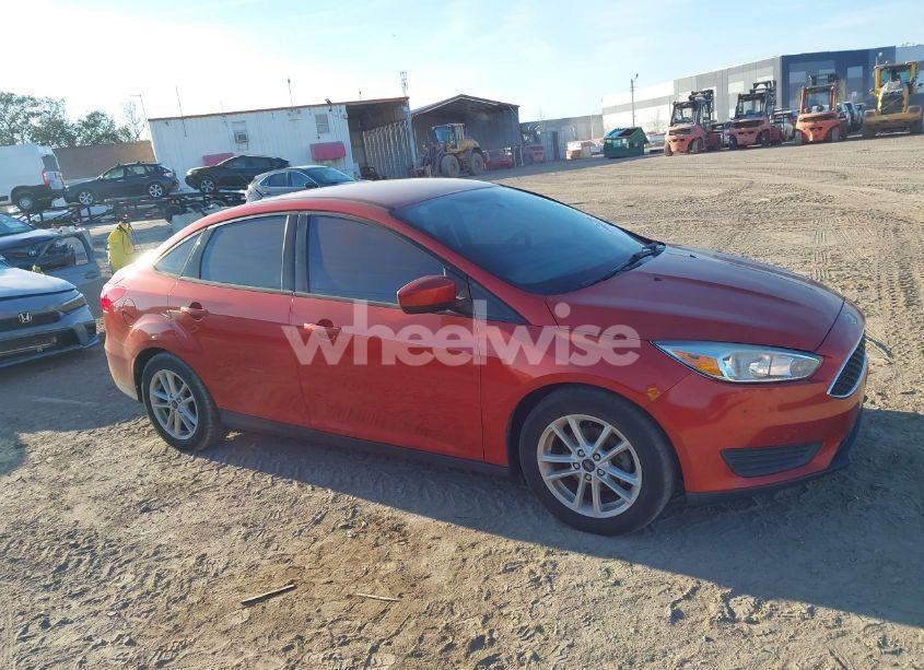 Photo 13 of 2018 Ford Focus SE (VIN 1FADP3FE6JL266050)