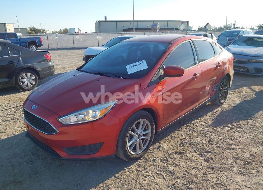 Photo 2 of 2018 Ford Focus SE (VIN 1FADP3FE6JL266050)