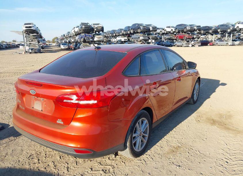 Photo 4 of 2018 Ford Focus SE (VIN 1FADP3FE6JL266050)