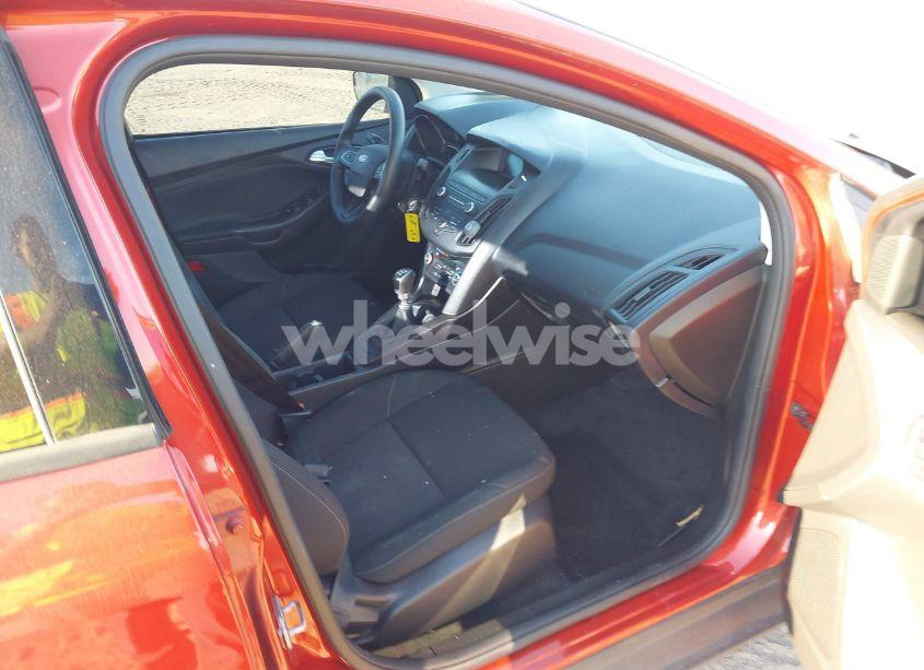 Photo 5 of 2018 Ford Focus SE (VIN 1FADP3FE6JL266050)