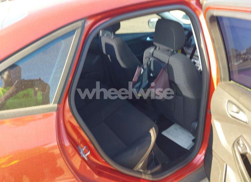 Photo 8 of 2018 Ford Focus SE (VIN 1FADP3FE6JL266050)