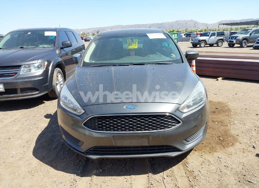 Photo 12 of 2018 Ford Focus SE (VIN 1FADP3FE6JL270910)