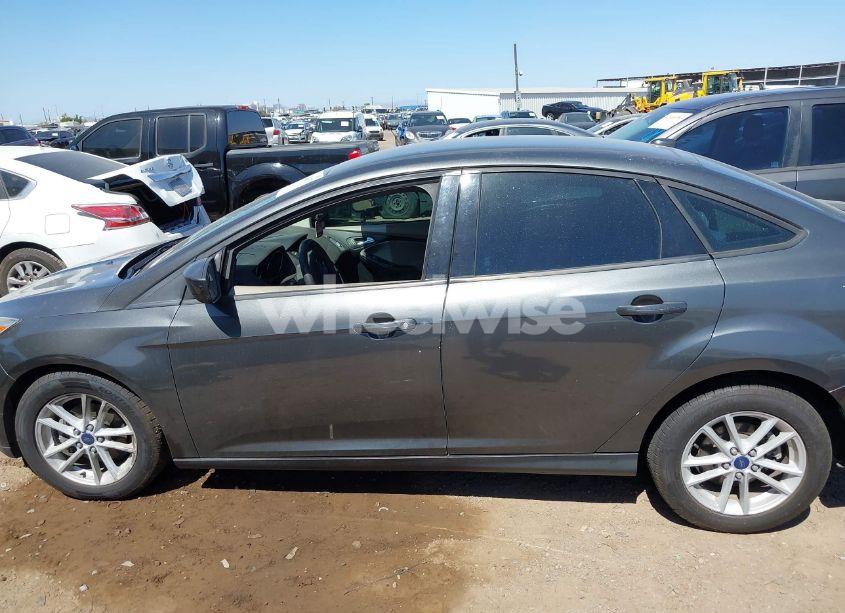 Photo 14 of 2018 Ford Focus SE (VIN 1FADP3FE6JL270910)