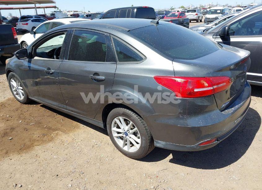 Photo 3 of 2018 Ford Focus SE (VIN 1FADP3FE6JL270910)
