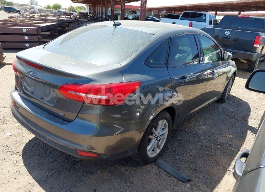Photo 4 of 2018 Ford Focus SE (VIN 1FADP3FE6JL270910)