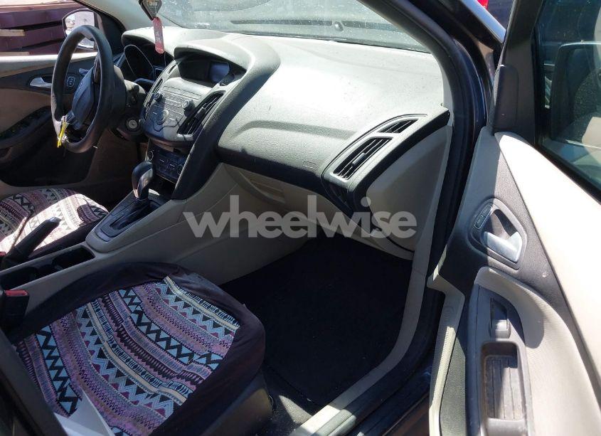 Photo 5 of 2018 Ford Focus SE (VIN 1FADP3FE6JL270910)