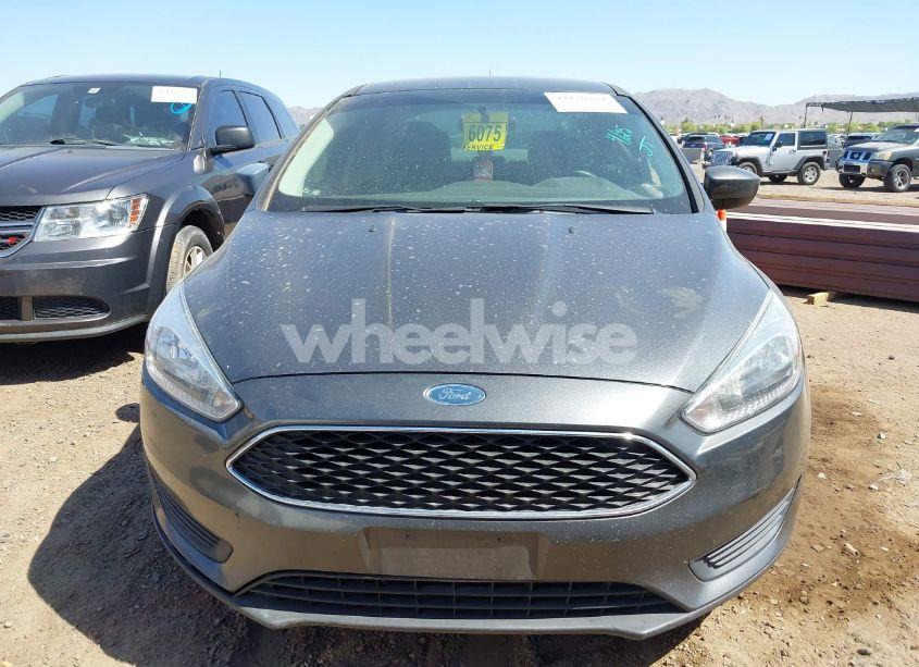 Photo 6 of 2018 Ford Focus SE (VIN 1FADP3FE6JL270910)