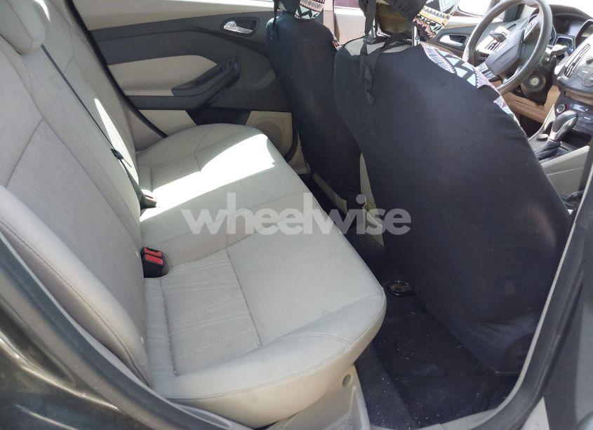 Photo 8 of 2018 Ford Focus SE (VIN 1FADP3FE6JL270910)