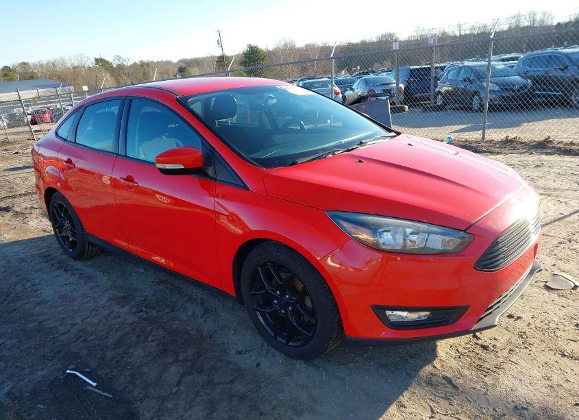 2016 Ford Focus SE (VIN 1FADP3FE7GL350757) main photo