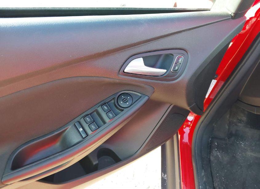 Photo 15 of 2016 Ford Focus SE (VIN 1FADP3FE7GL350757)