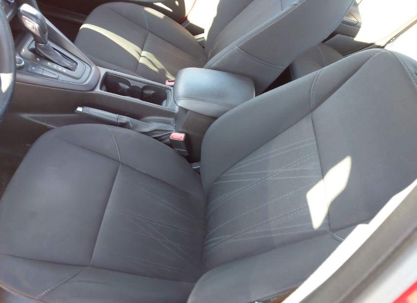 Photo 16 of 2016 Ford Focus SE (VIN 1FADP3FE7GL350757)