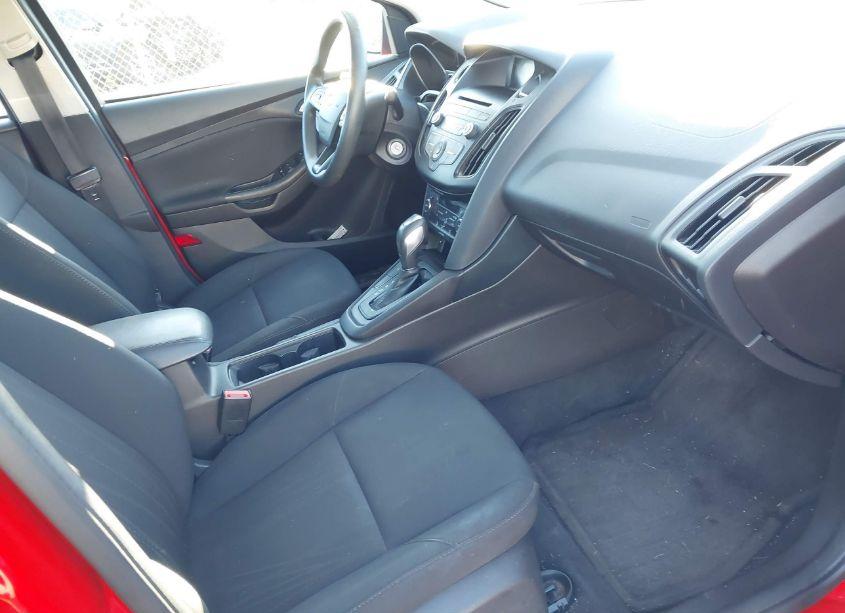 Photo 5 of 2016 Ford Focus SE (VIN 1FADP3FE7GL350757)