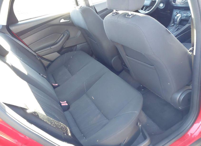 Photo 8 of 2016 Ford Focus SE (VIN 1FADP3FE7GL350757)