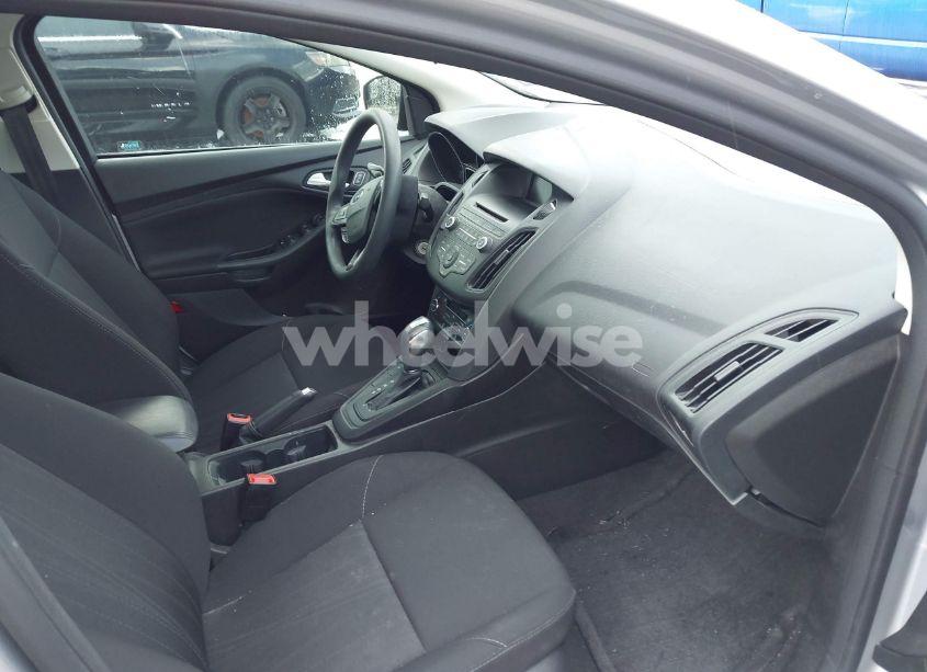 Photo 5 of 2016 Ford Focus SE (VIN 1FADP3FE7GL406809)