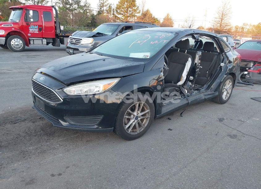 Photo 2 of 2017 Ford Focus SE (VIN 1FADP3FE7HL298287)