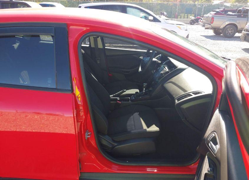 Photo 5 of 2017 Ford Focus SE (VIN 1FADP3FE7HL313239)